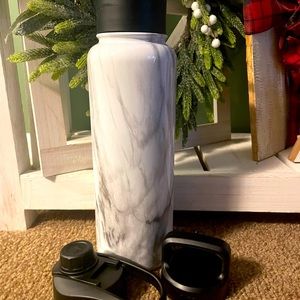 New in box. White cup with 3 lids and two straws.